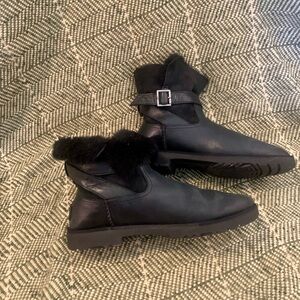 UGG Romely Buckle. Size 8.5